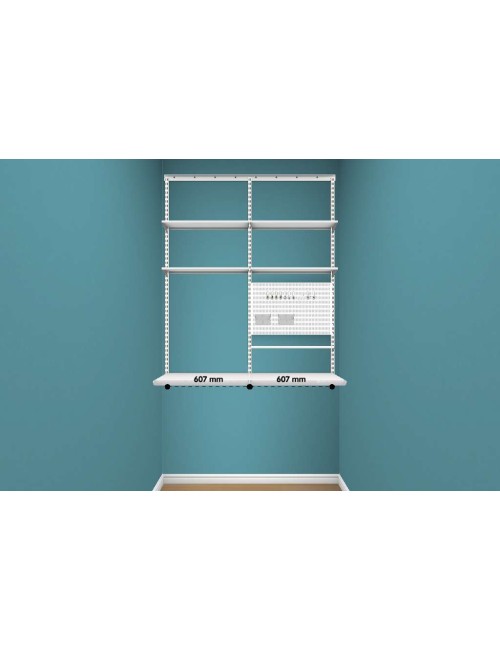 Elfa Bureau 125cm Medium Blanc, un rangement alliant le bois et l'acier pour un dressing moduloable et élégant.