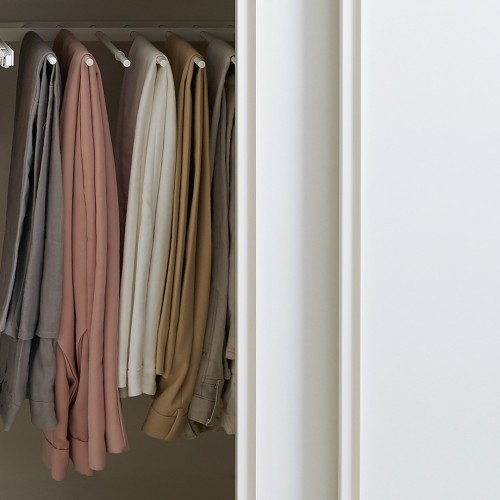 Le Porte-pantalons Blanc vient s'installer sur les consoles Elfa, tous les porte-pantalons coulissent parfaitement et sont garan