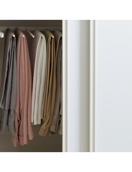 Le Porte-pantalons coulissant 60 Elfa Graphite vient s'installer sur les consoles Elfa, tous les porte-pantalons coulissent parf