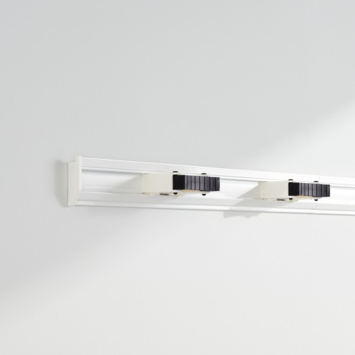 Le Lot de 2 porte outils / balais Blanc est un accéssoire qui se positionne sur les Elfa à composer Elfa pour vous créer un espa