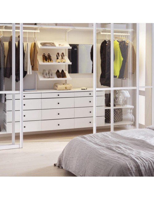 Éclairage LED Elfa 60 cm dans un dressing