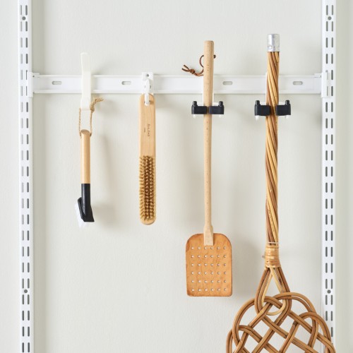 Accroche lisse suspension 57.5cm Platinium, un rangement alliant le bois et l'acier pour un dressing moduloable et élégant.