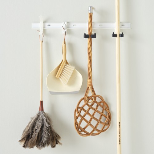 Retrouver l'élément  Porte-outils petit pour lisse Garage + pour Lisses pour crochets et accéssoires de la Gamme Garage + Elfa