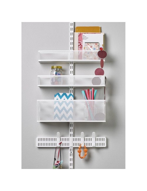 Créez un rangement Elfa au dos de votre porte, tous les produits sont disponibles sur notre site,  Panier filet pour porte blanc